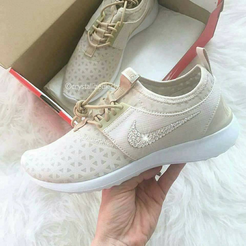 Trochę modowych inspiracji. Co powiecie na takie butki sportowe? Może czas na dodanie paru błyskotek do Waszych adidasków?