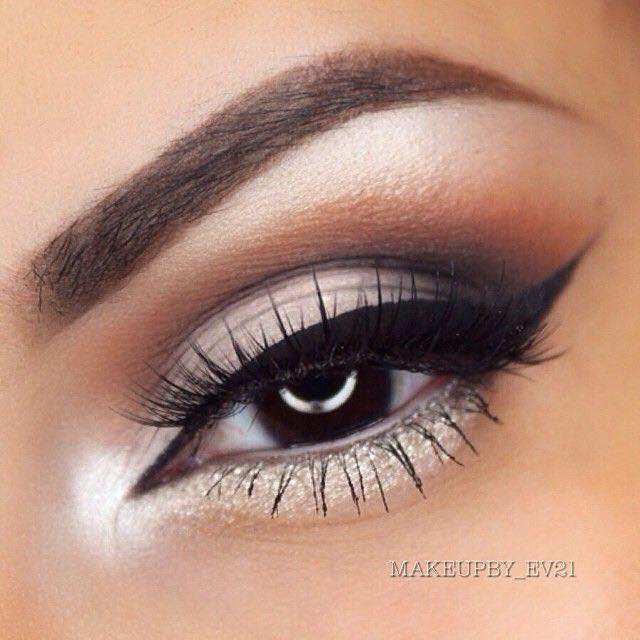 Piękne brwi, kocie oko i do tego trochę błysku. Idealne makijaże oka na letnie, nocne imprezy. Może któraś propozycja Was zainspiruje..